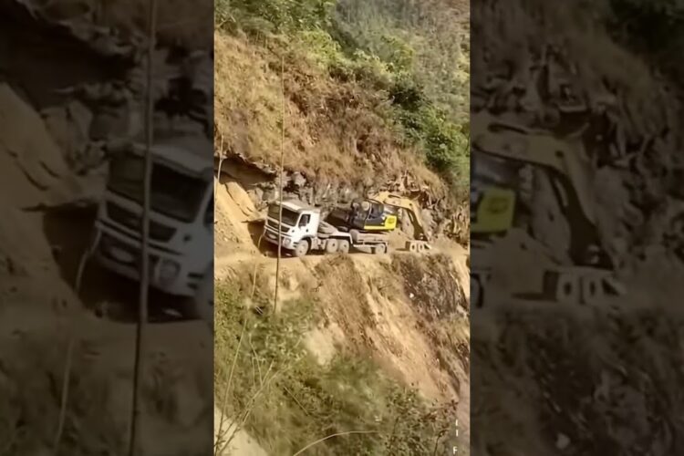 #automobile #funny #news #help #comedy #canter #trucks #truck #video #tralla