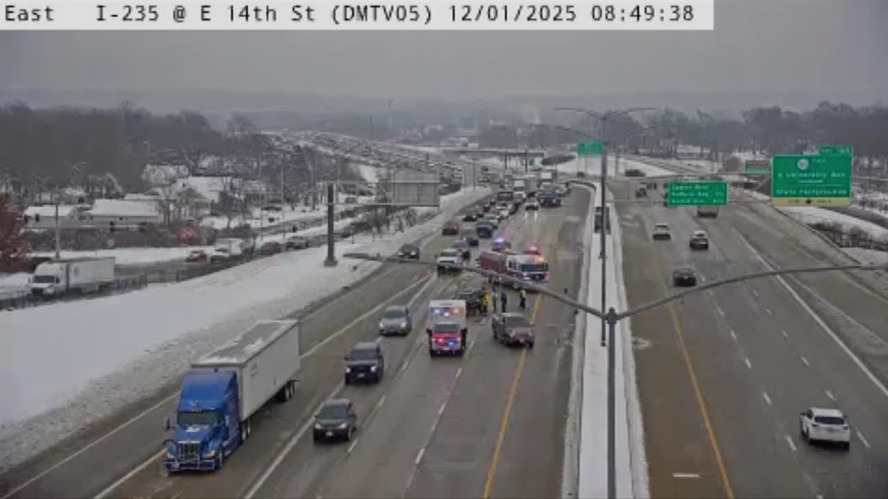 Des Moines traffic: Multi-vehicle crash blocks lanes on I-235