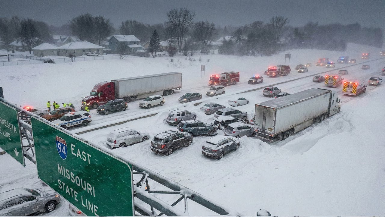 Missouri in Chaos Today! Whiteout Conditions Trigger Multi-Vehicle Pileup on Interstate
